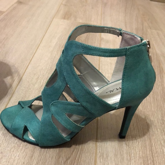 Shoes - Turquoise heels